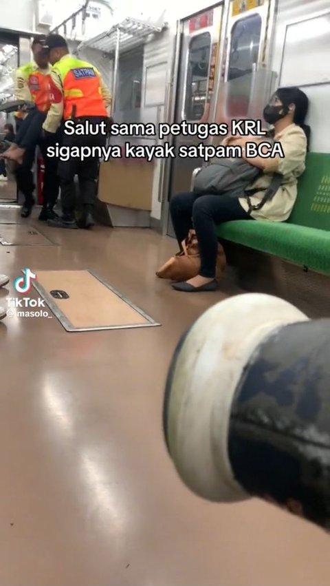 Aksi Sigap Security KRL Bantu Gendong Penumpang yang Baru Kecelakaan Ini Viral, Tuai Pujian