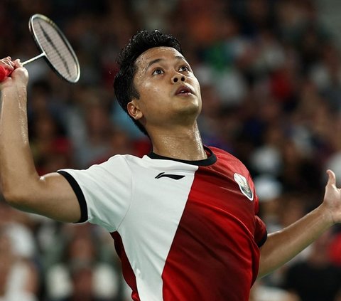 FOTO: Tersingkir dari Olimpiade 2024, Ini Penampilan Sengit Anthony Ginting Saat Lawan Wakil Prancis Sampai Gim Ketiga