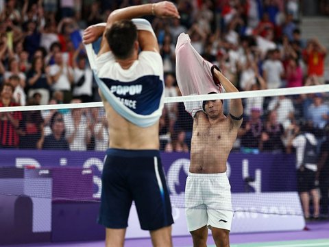 FOTO: Tersingkir dari Olimpiade 2024, Ini Penampilan Sengit Anthony Ginting Saat Lawan Wakil Prancis Sampai Gim Ketiga