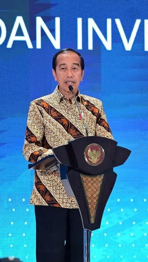 Momen Jokowi Bereaksi Catwalk AI Elon Musk, Ada Biden, Kim Jong Un hingga Putin Jadi Modelnya<br>