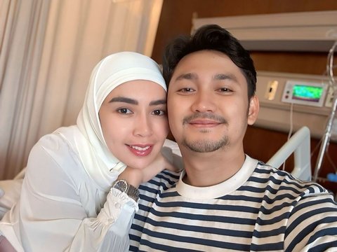 10 Photos of the Moments Before Angga Wijaya's Wife Gives Birth