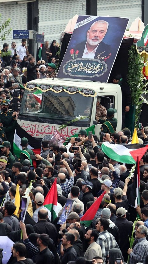 FOTO: Momen Pemakaman Pemimpin Hamas Ismail Haniyeh Diantar Ribuan Warga Iran