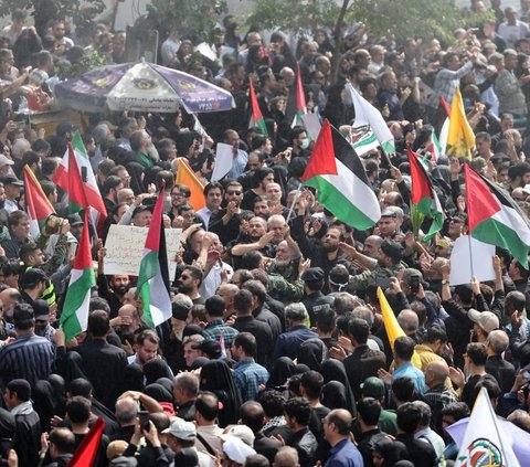 FOTO: Momen Pemakaman Pemimpin Hamas Ismail Haniyeh Diantar Ribuan Warga Iran