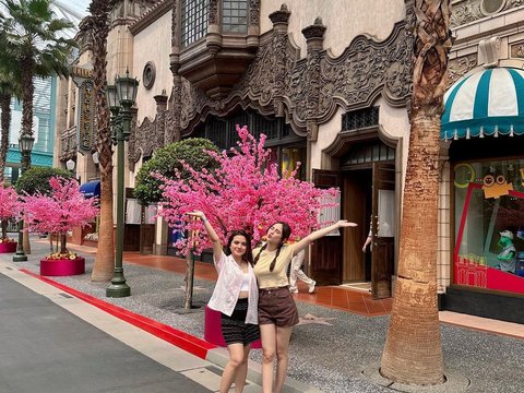 A Portrait of the Togetherness of El Rumi's Ex-Girlfriend, Marsha Aruan and Syifa Hadju Who Often Go on Vacations Together