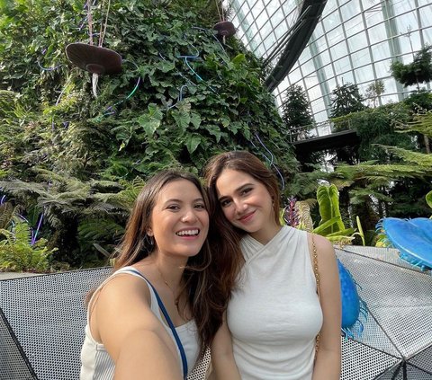 A Portrait of the Togetherness of El Rumi's Ex-Girlfriend, Marsha Aruan and Syifa Hadju Who Often Go on Vacations Together