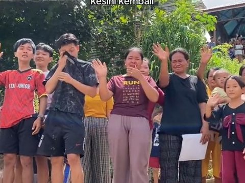 Viral Touching Moment of KKN Farewell, Village Residents Crying Together to Send Students Off to the Pier