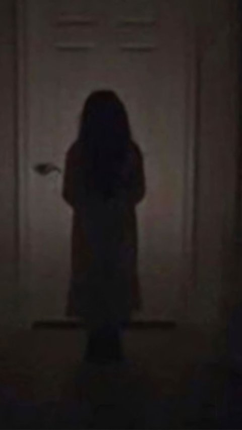 Unable to Keep Her Words, the Isya Prayer Congregation Encountered a Pocong, a Female Student Got Caught in Its Grasp While Alone in Her Dorm Room