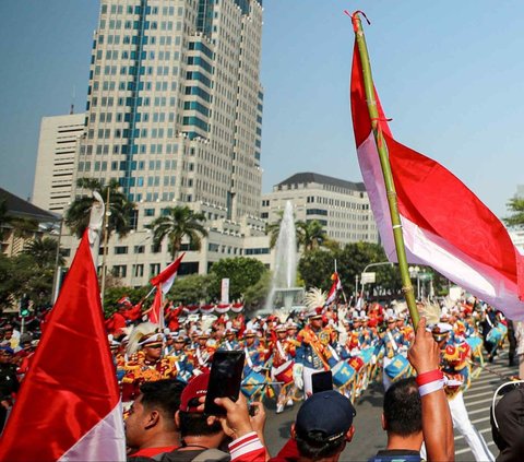 FOTO: Detik-Detik Bendera Merah Putih dan Naskah Proklamasi Tinggalkan Monas Menuju IKN