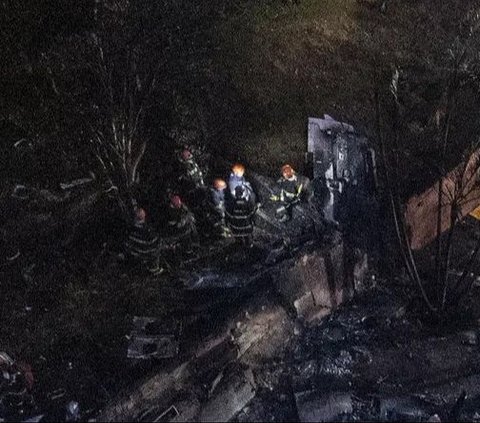 FOTO: Horor! Pesawat Hancur Lebur Usai Jatuh di Brasil, 61 Penumpang dan Awak Tewas