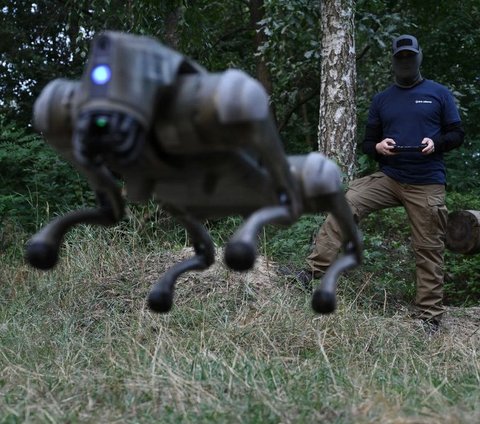 FOTO: Strategi Baru Perang Lawan Rusia, Ukraina Kerahkan Robot Anjing Canggih di Garis Terdepan