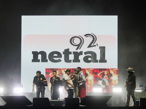 FOTO: Netral 92 ft Gugun Blues Shelter Guncang Panggung The 90's Festival 2024