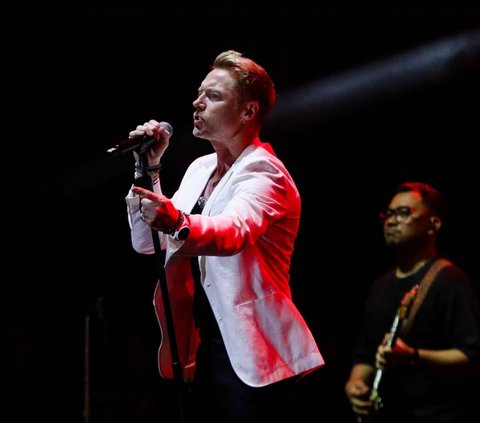 FOTO: Aksi Ronan Keating dan Steelheart Memukau Penonton di The 90's Festival Jakarta