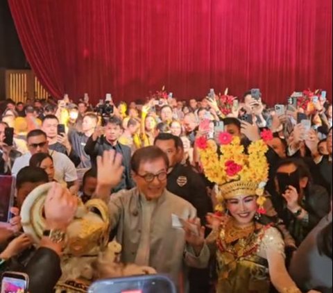 Jackie Chan Comes to Indonesia, Friendly Attitude Becomes the Spotlight