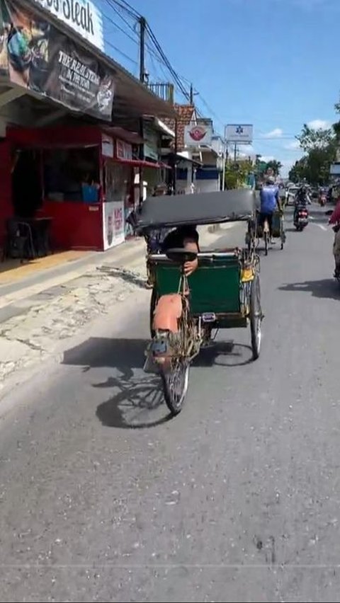 Viral ‘Autopilot Rickshaw’ Passes on the Road, Driver Relaxedly Sits in the Passenger Seat