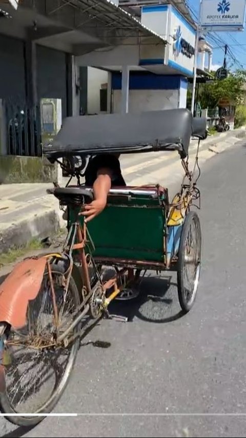 Viral ‘Autopilot Rickshaw’ Passes on the Road, Driver Relaxedly Sits in the Passenger Seat