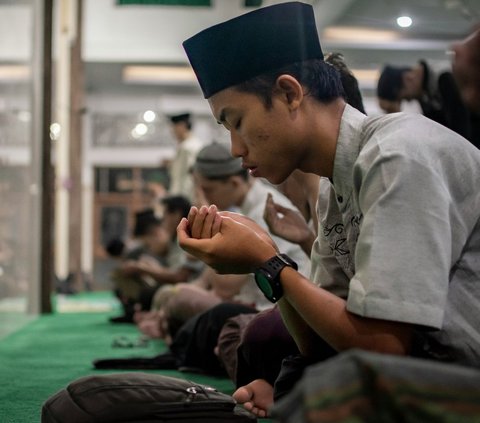 Example of Night Prayer Reading for Tirakatan on August 17, Expressions of Gratitude and Best Wishes for the Indonesian Nation