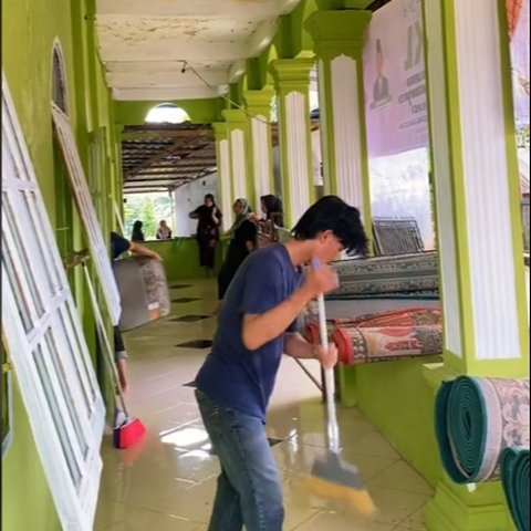 Renovasi Musala yang Sudah Tak Terpakai, Aksi Mahasiswa KKN Ini Banjir Pujian