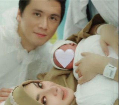 Still Stunning, Syahrini's First Portrait After Giving Birth, Baby R's Beautiful Face Sparks Curiosity