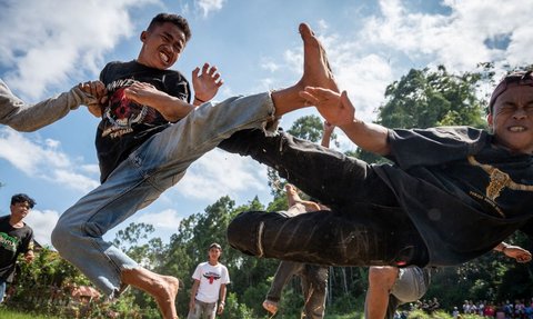 FOTO: Melihat Tradisi Sisemba, Duel Kaki Mendebarkan di Tana Toraja