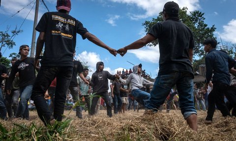 FOTO: Melihat Tradisi Sisemba, Duel Kaki Mendebarkan di Tana Toraja