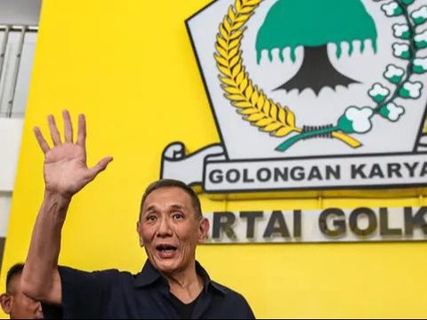 FOTO: Momen Jusuf Hamka Datangi Markas Golkar Serahkan Langsung Surat Pengunduran Diri Sebagai Kader dan Cawagub