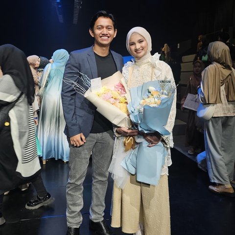 Potret Sabrina Anggraini Melenggang di Runway Mengenakan Busana Hijab, Tampil Satu Panggung Bersama Sang Adik Sama-sama Berparas Cantik