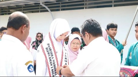 Intip Potret Maulina Permata Putri, Siswi Asal Sumbar Pembawa Baki Bendera HUT RI di IKN