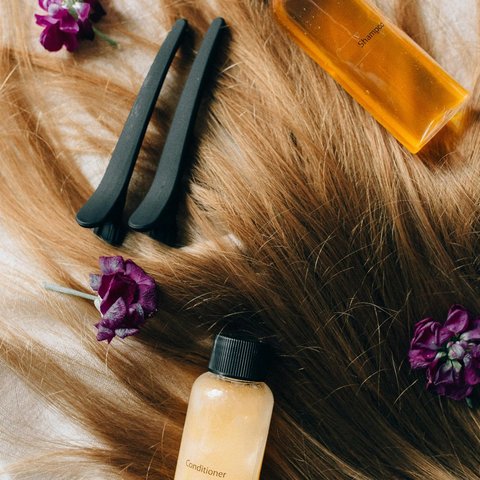 Cara membuang rambut yang rontok pada perempuan Muslim.