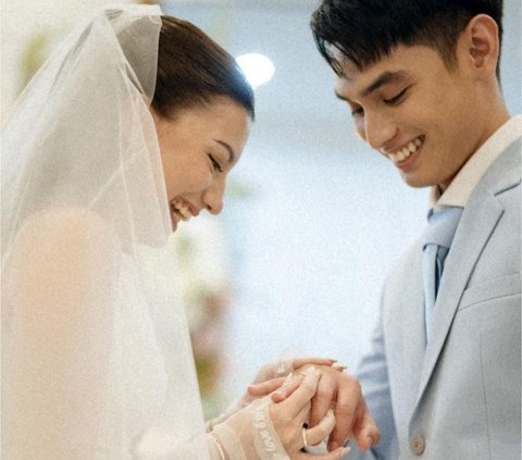 10 Momen Pernikahan Cassandra Lee & Ryuken Lie yang Intimate di Gereja, Resepsi Terpaksa Ditunda