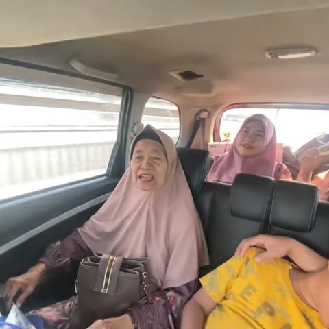 Kangen Kampung Halaman Sampai Tidak Mau Makan, ini Momen Merry dan Sang Ibu Pulang ke Madura