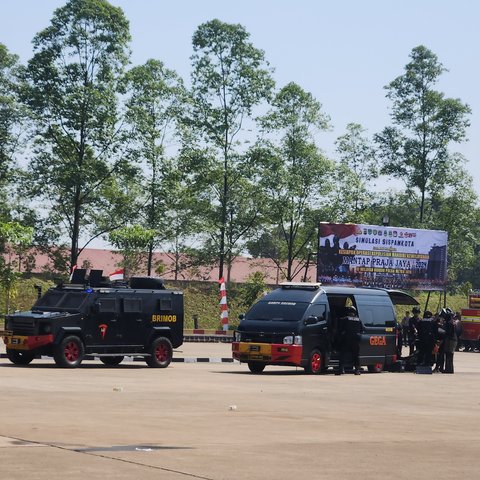 Polda Metro Gelar Simulasi Demo Tolak Hasil Pilkada, Ada Baku Tembak hingga Teror Bom