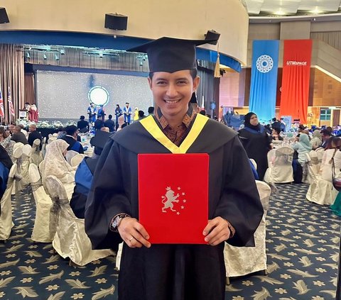 Portrait of Chand Kelvin Graduating with a Master's Degree in Malaysia