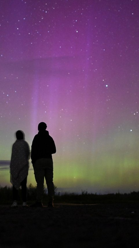 FOTO: Penampakan Dua Fenomena Langka Saat Aurora Borealis dan Hujan Meteor Perseid Menghiasi Langit Rusia