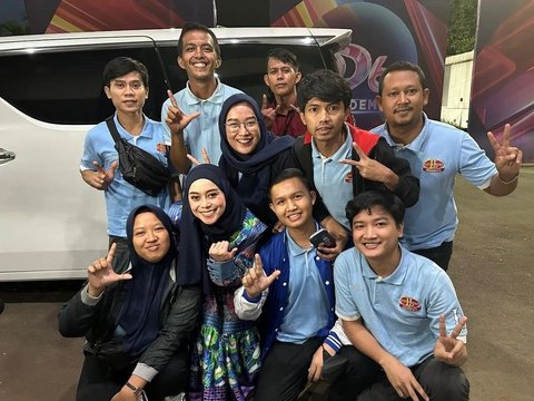 Punya Banyak Fans dari Berbagai Daerah di Indonesia, ini Foto-foto Kedekatan Lesti Kejora dengan Penggemarnya