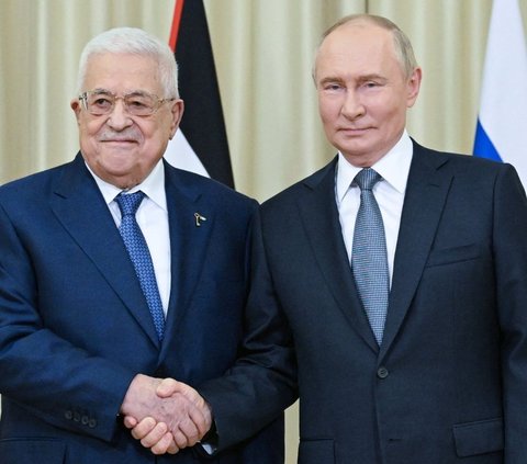 FOTO: Penuh Hangat, Ini Momen Putin Sambut Kunjungan Presiden Palestina