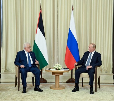 FOTO: Penuh Hangat, Ini Momen Putin Sambut Kunjungan Presiden Palestina