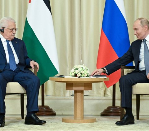 FOTO: Penuh Hangat, Ini Momen Putin Sambut Kunjungan Presiden Palestina