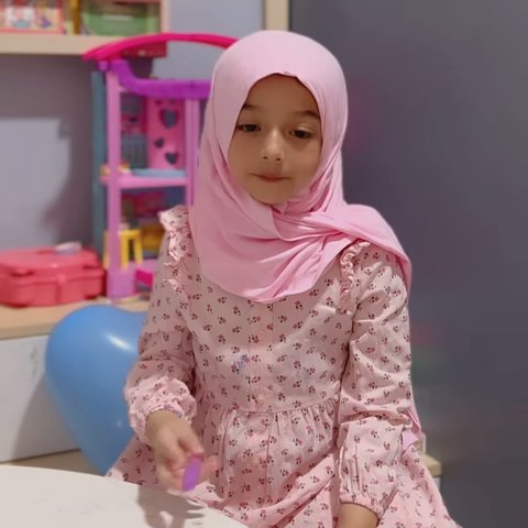 Potret Putri Sonny Septian & Fairuz Hafalkan Alquran Panen Pujian, Sosoknya Cantik Imut & Pintar