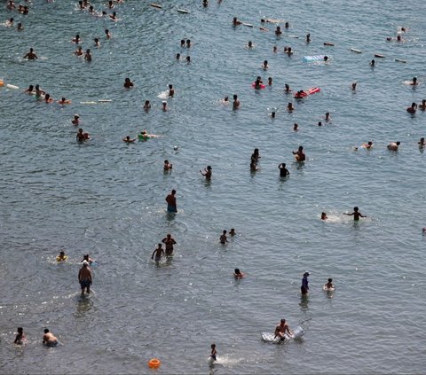 FOTO: Suhu 40 Derajat Celsius Memanggang Eropa