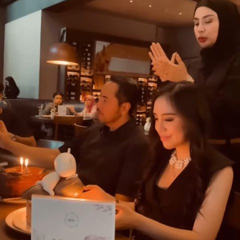 7 Potret Salmafina Sunan di Momen Ultah ke-25 Kehadiran Sosok Pria yang Bikin Penasaran, Pacar Baru?