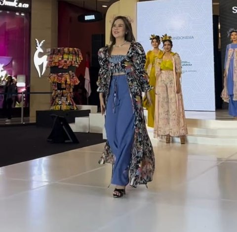 Dulu Viral Gara-Gara Video Lipsync, Sinta 'Keong Racun' Kini jadi Desainer Sudah Fashion Show Perdana