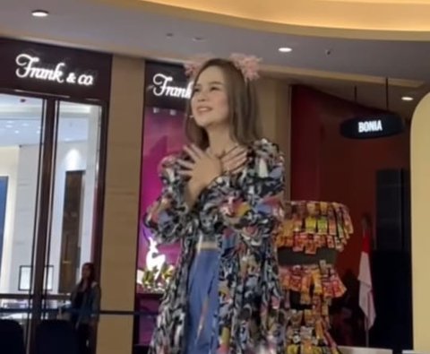 Dulu Viral Gara-Gara Video Lipsync, Sinta 'Keong Racun' Kini jadi Desainer Sudah Fashion Show Perdana