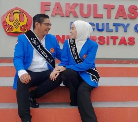 Portrait of Pasha Ungu Graduating with Adelia Wilhelmin, Graduating After Seven Years of College