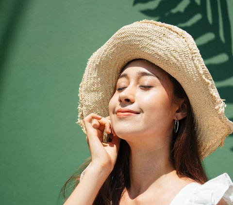 New Trend to Combat Acne by Sunbathing, Is It Really Safe?