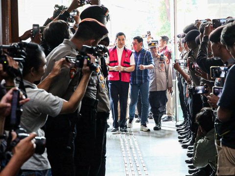 FOTO: Ekspresi Harvey Moeis Mendengar Dakwaan JPU Saat Sidang Perdana di Pengadilan Tipikor