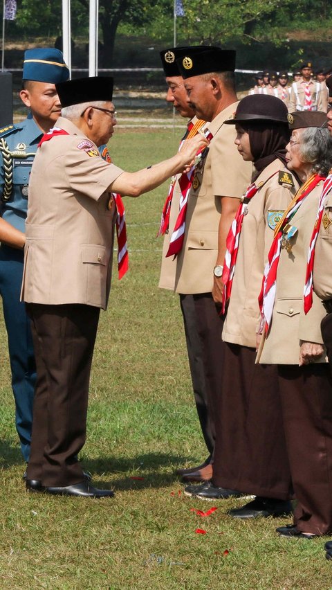 FOTO: Momen Wapres Ma'ruf Amin Pimpin Upacara Hari Pramuka ke-63