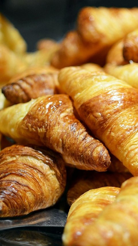 How to Make Practical Mini Croissants Only with Bread and 2 Additional Ingredients