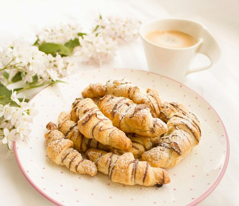 How to Make Practical Mini Croissants Only with Bread and 2 Additional Ingredients