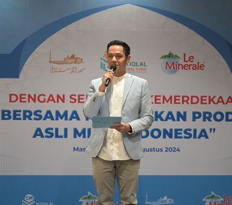 Proud of Indonesian Products, Ahsan and Dude Herlino Praise the Collaboration of Istiqlal Mosque with Le Minerale