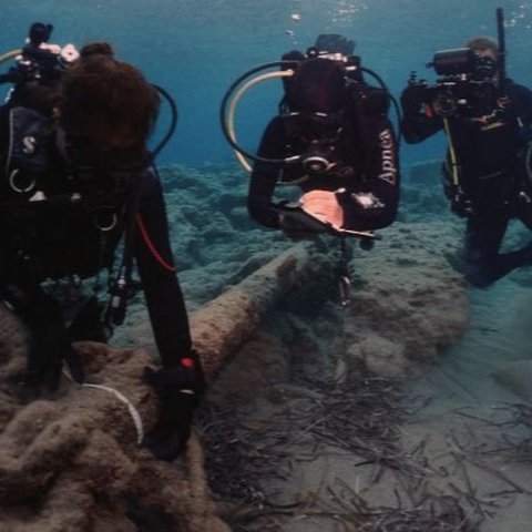 Patung Dewi Persembahan Berusia 3000 Tahun Ditemukan di Danau Vulkanik Italia, Ada Jejak Tangan Pembuatnya